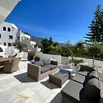Superb Townhouse In Golden Mile