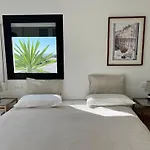 Superb Townhouse In Golden Mile