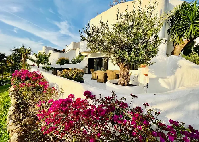 Superb Townhouse In Golden Mile