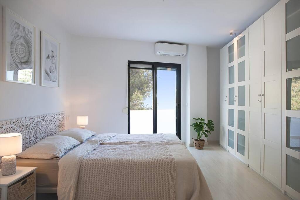 Superb Townhouse In Golden Mile