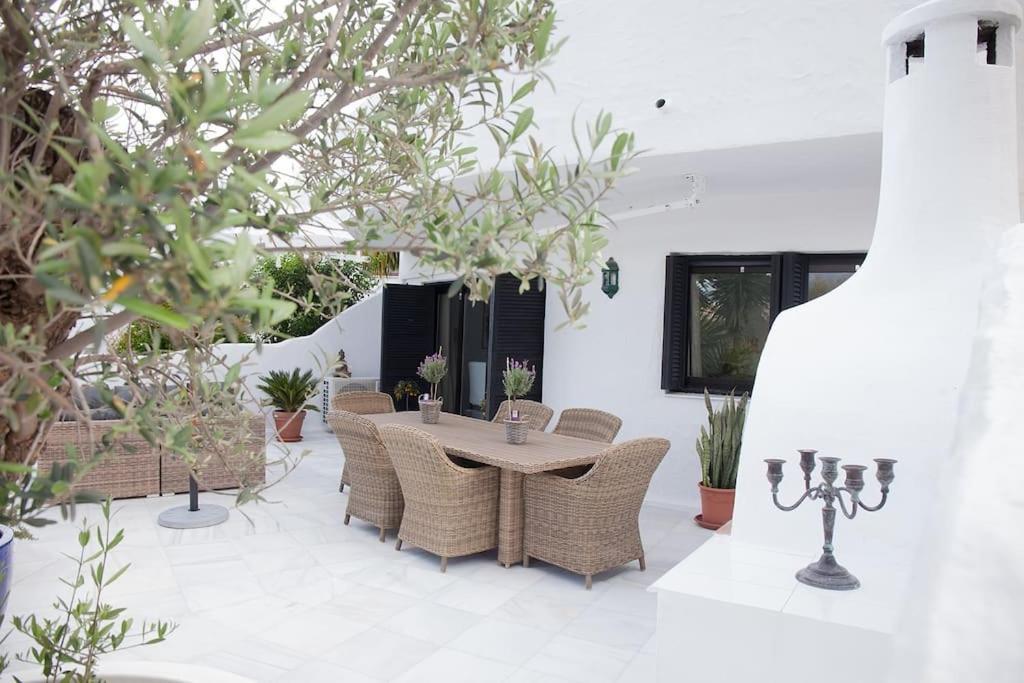Superb Townhouse In Golden Mile