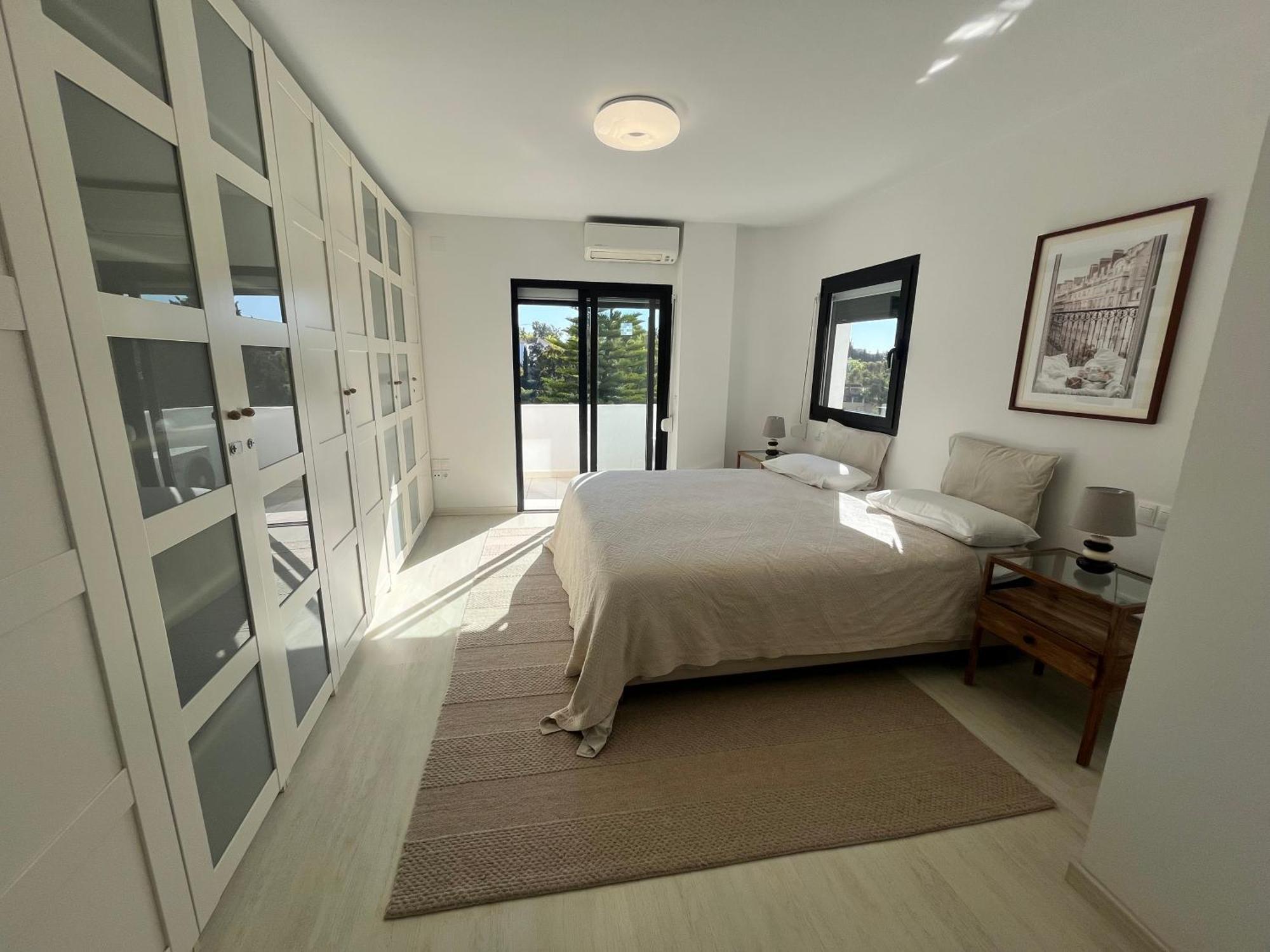 Superb Townhouse In Golden Mile *
