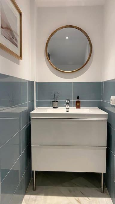 Superb Townhouse In Golden Mile