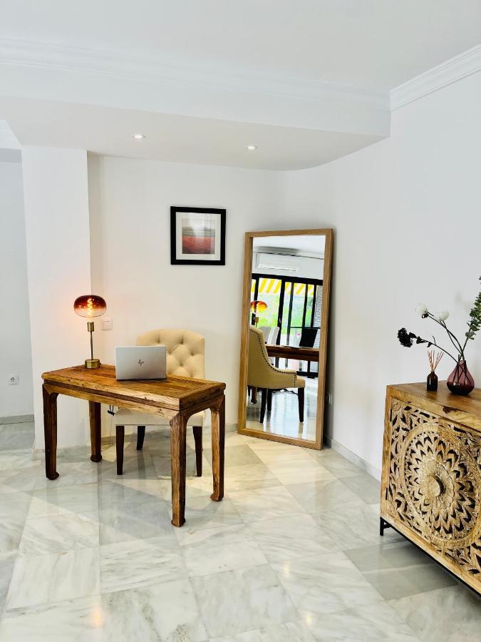 Superb Townhouse In Golden Mile Apartment